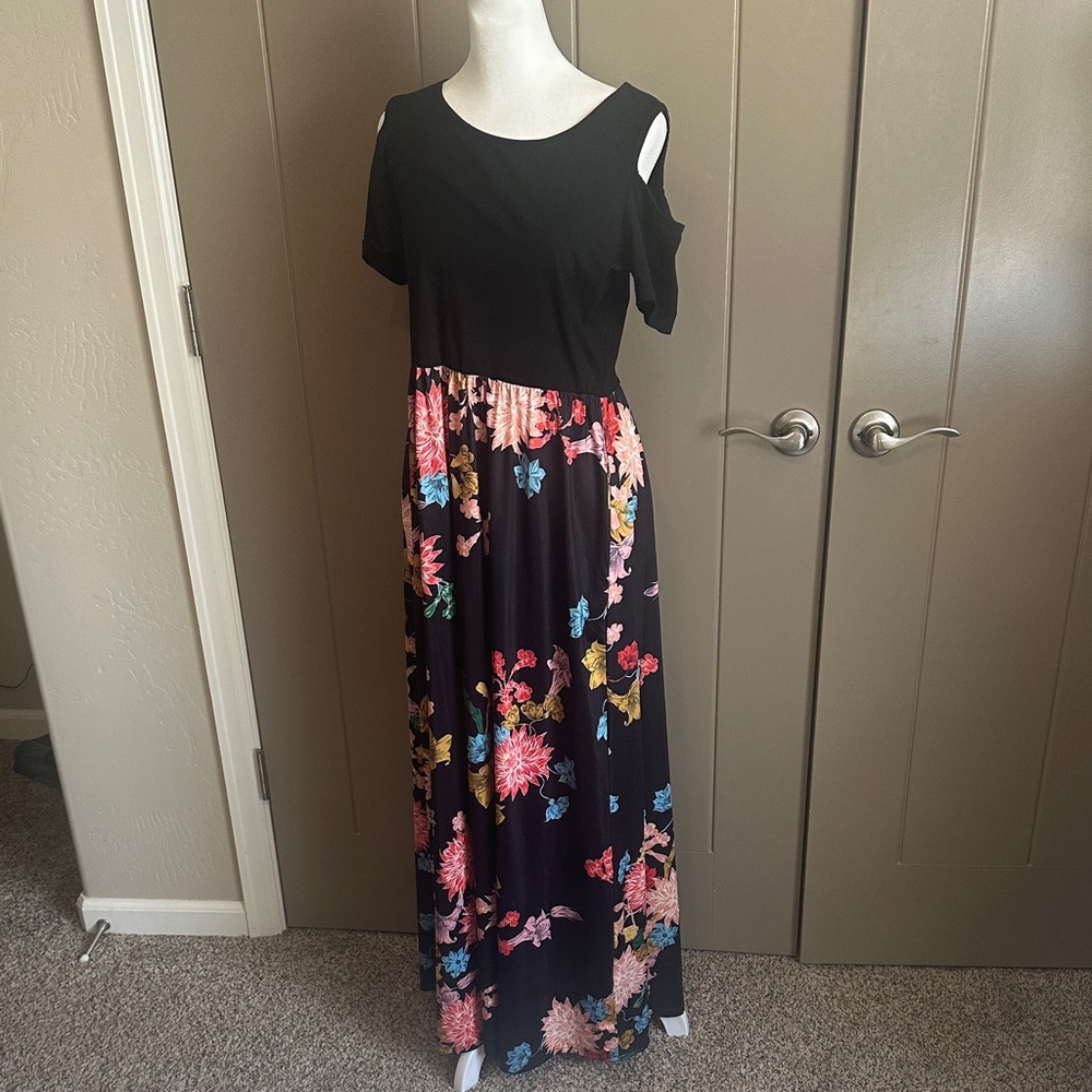 Chic Black Floral Maxi Dress